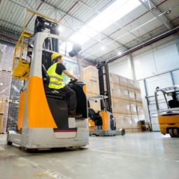 Your Quick Guide to Warehouse Material Handling Equipment